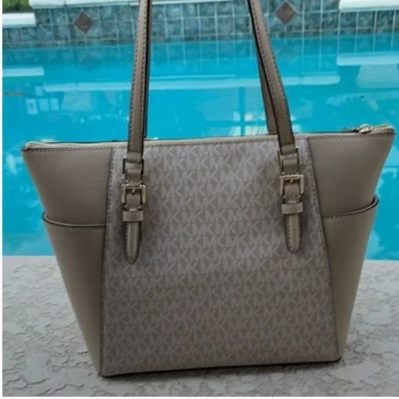Michael Kors Charlotte Large Top Zip Tote - Picture 5 of 16